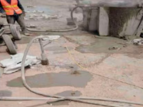 金银川路街道水泥混凝土路面板底注浆技术 路面脱空注浆整治方案